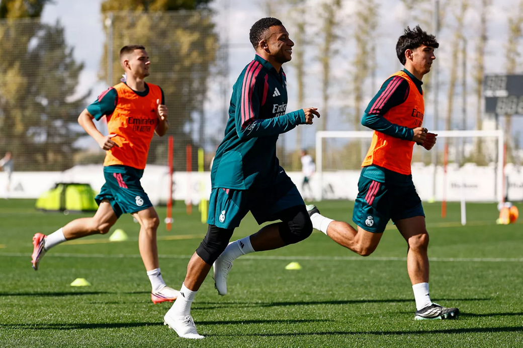 Góc Nhìn J88: Real Madrid lần lượt đón quốc thủ trở về; Mourinho chia nhóm tập tùy tình hình: Mbappé tập cùng đội, Valverde trở lại tập!